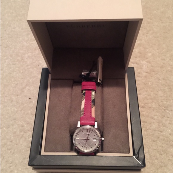 Burberry Women Watches - Picture 2 of 3